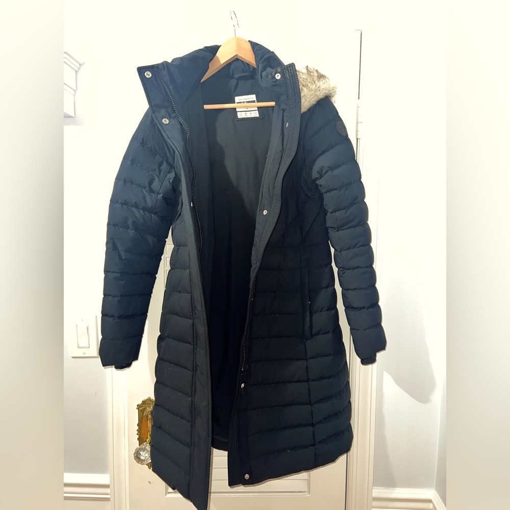Abercrombie Women’s long down coat with faux fur trim